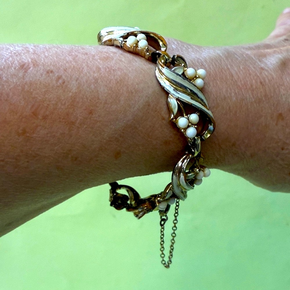 Elegant Vintage 50’s Gold and White Coro Bracelet